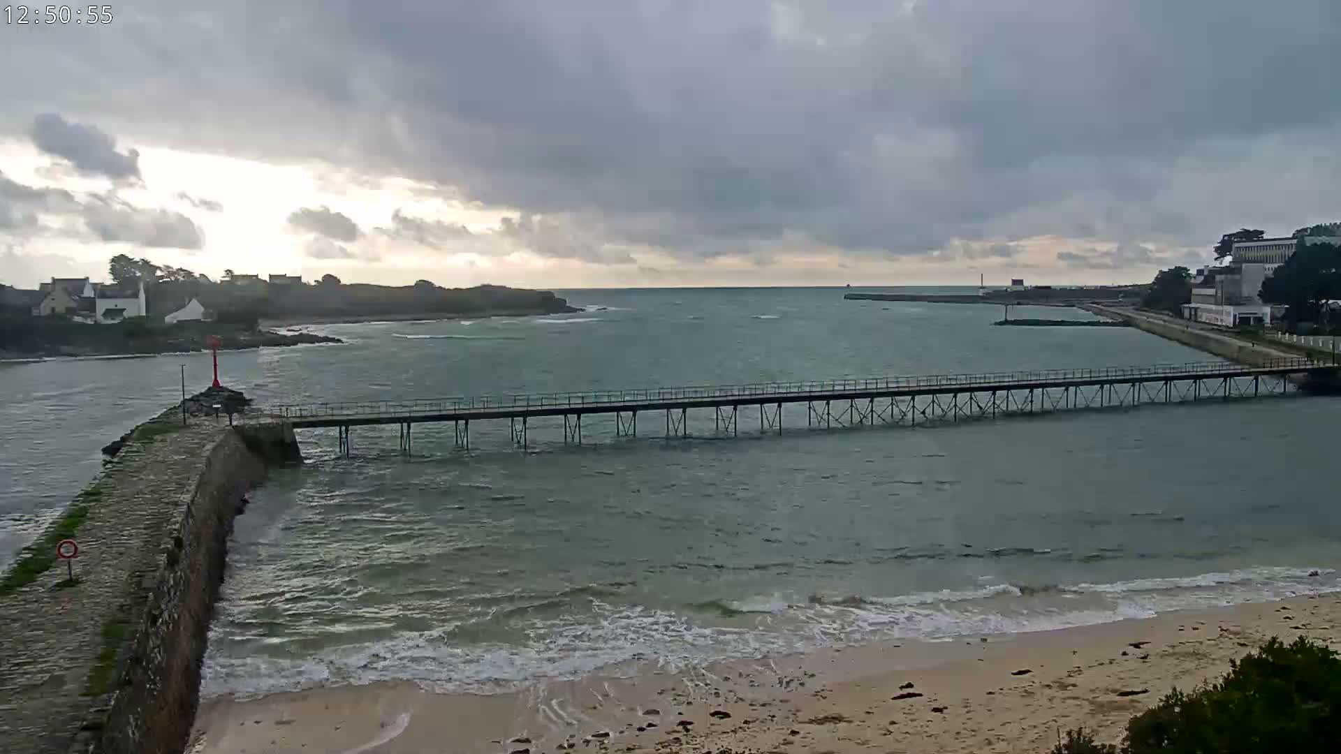 Audierne,  Passerelle des Capucins & Plage des Capucins Beach Live Cam - Quimper, Finistere, Bretagne, France