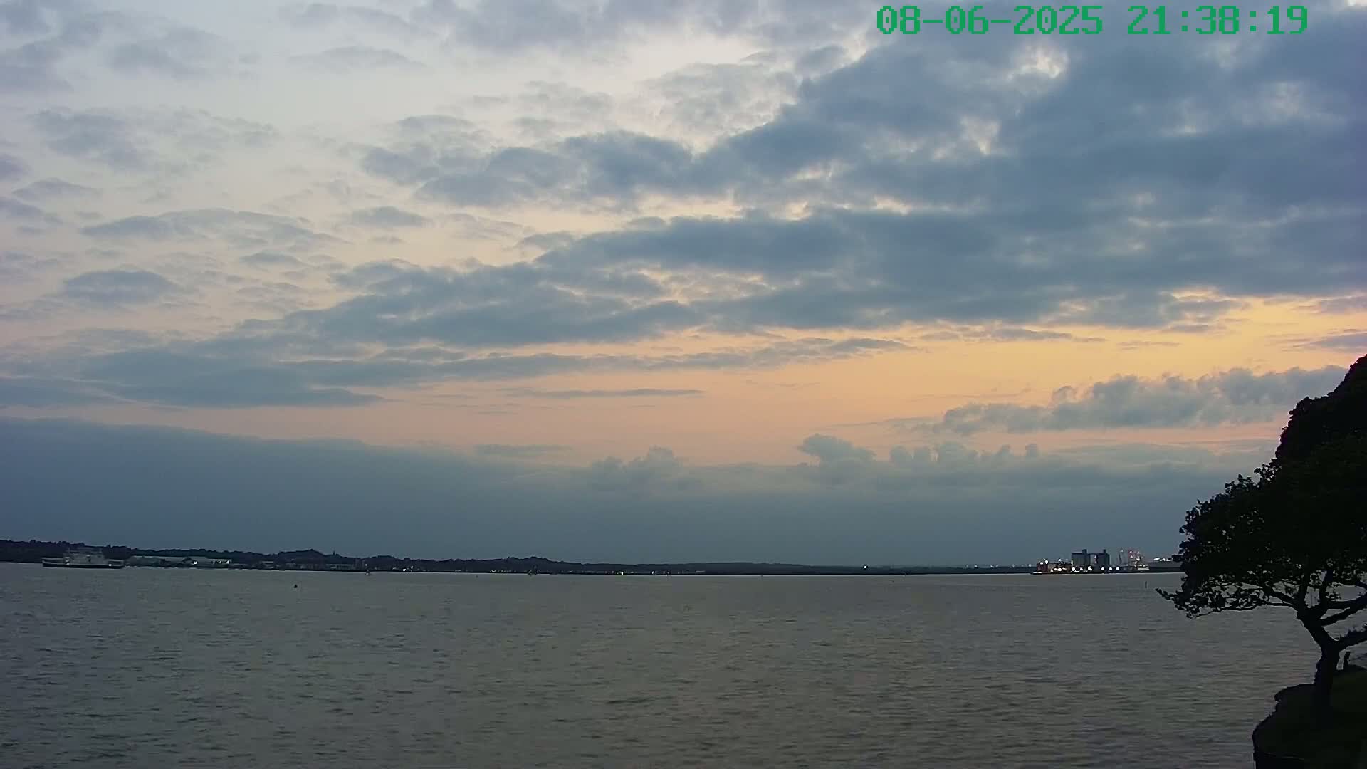 Netley,  The Solent Water Shipspotting Live Cam - Borough of Eastleigh, Hampshire, South East, England, United Kingdom
