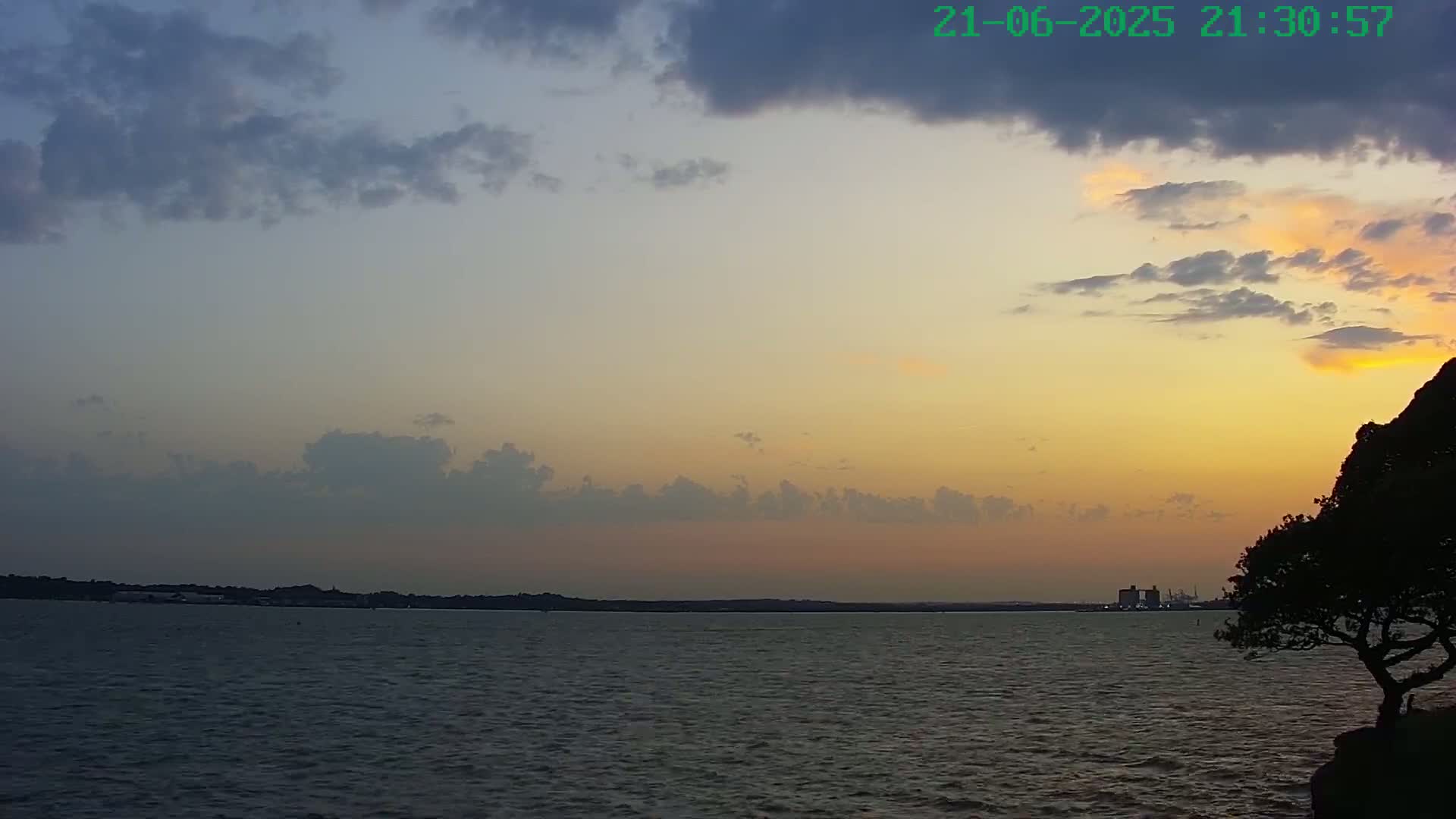 Netley,  The Solent Water Shipspotting Live Cam - Borough of Eastleigh, Hampshire, South East, England, United Kingdom