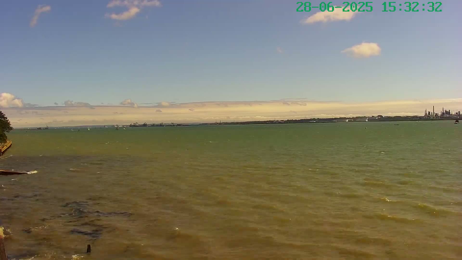 Netley,  The Solent Water Shipspotting Live Cam - Borough of Eastleigh, Hampshire, South East, England, United Kingdom