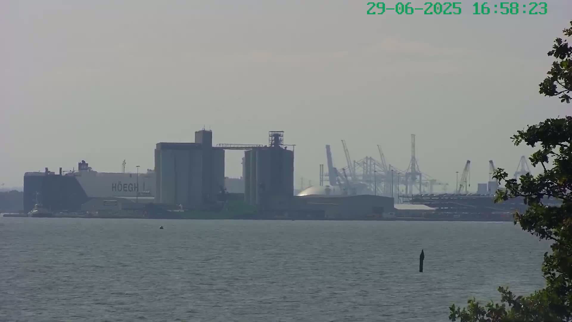 Netley,  The Solent Water Shipspotting Live Cam - Borough of Eastleigh, Hampshire, South East, England, United Kingdom