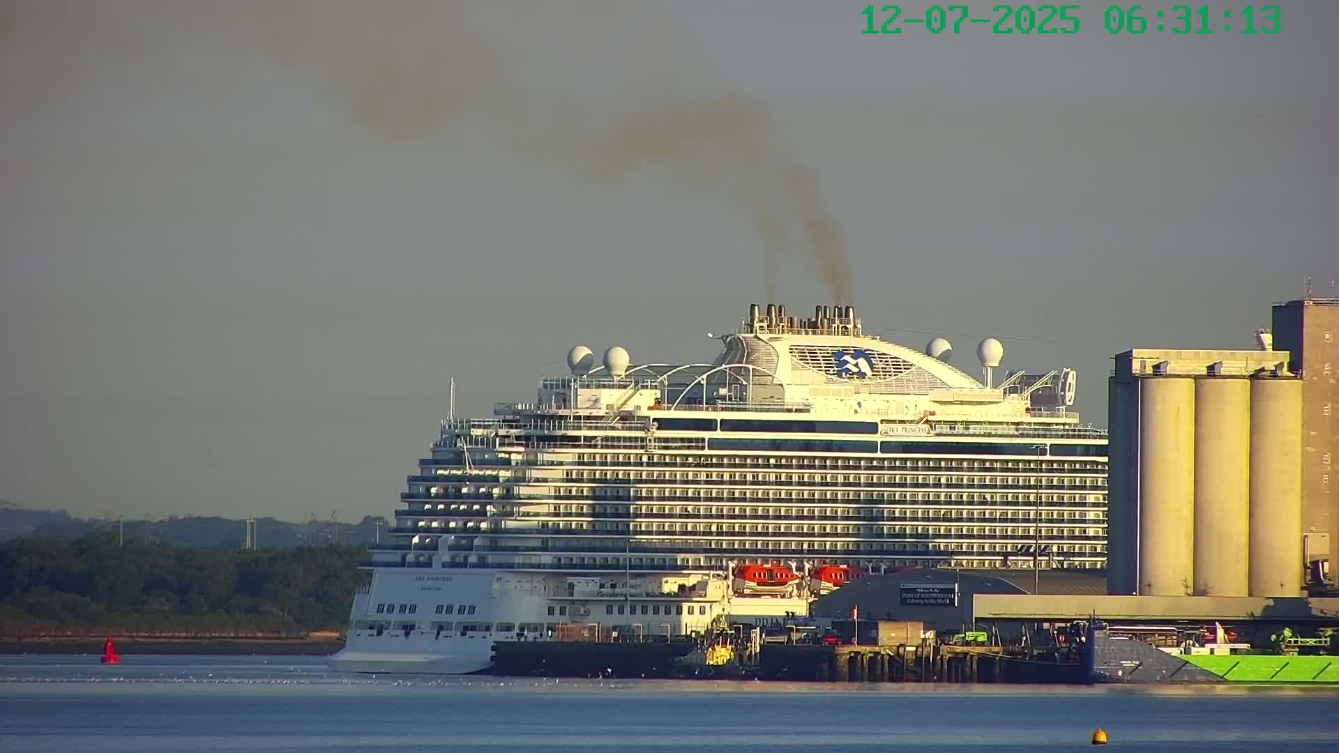 Netley,  The Solent Water Shipspotting Live Cam - Borough of Eastleigh, Hampshire, South East, England, United Kingdom