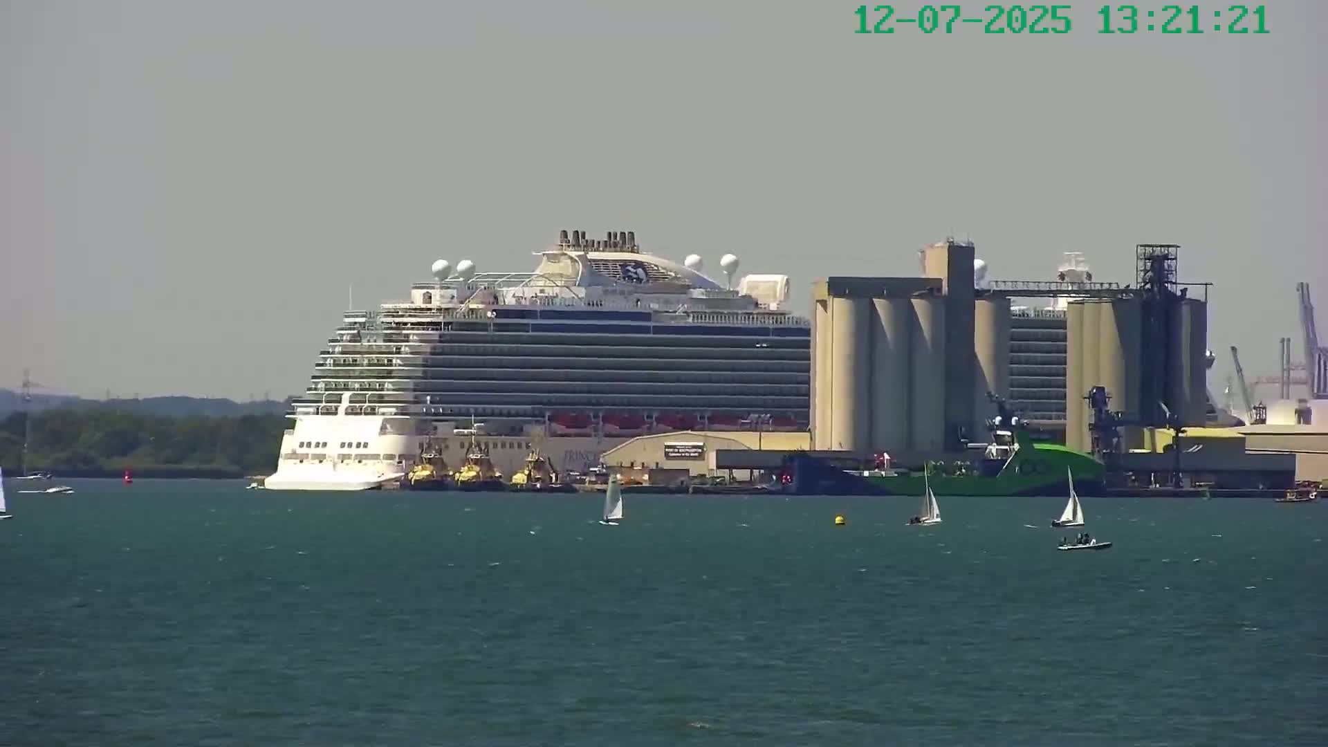 Netley,  The Solent Water Shipspotting Live Cam - Borough of Eastleigh, Hampshire, South East, England, United Kingdom
