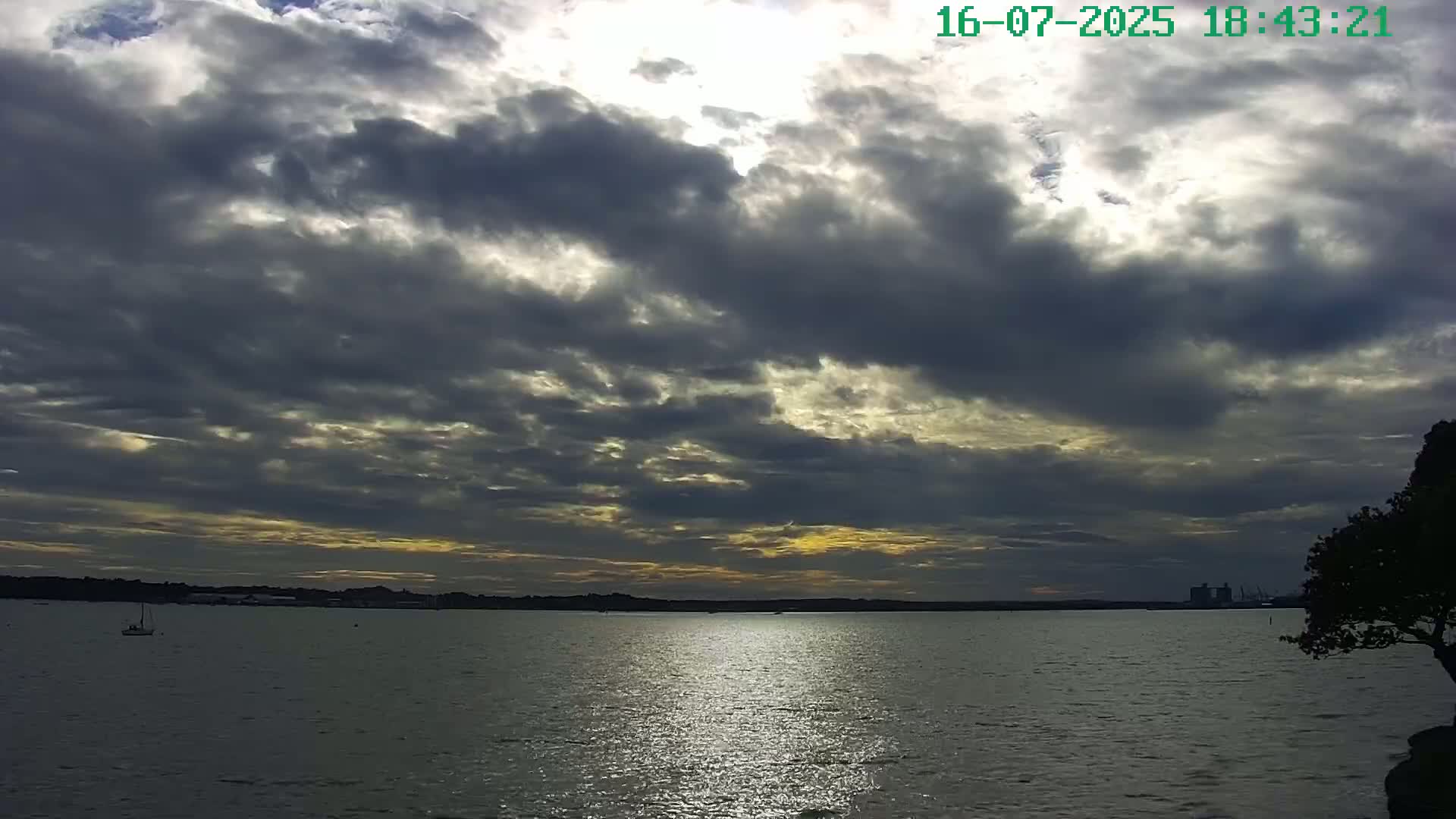 Netley,  The Solent Water Shipspotting Live Cam - Borough of Eastleigh, Hampshire, South East, England, United Kingdom