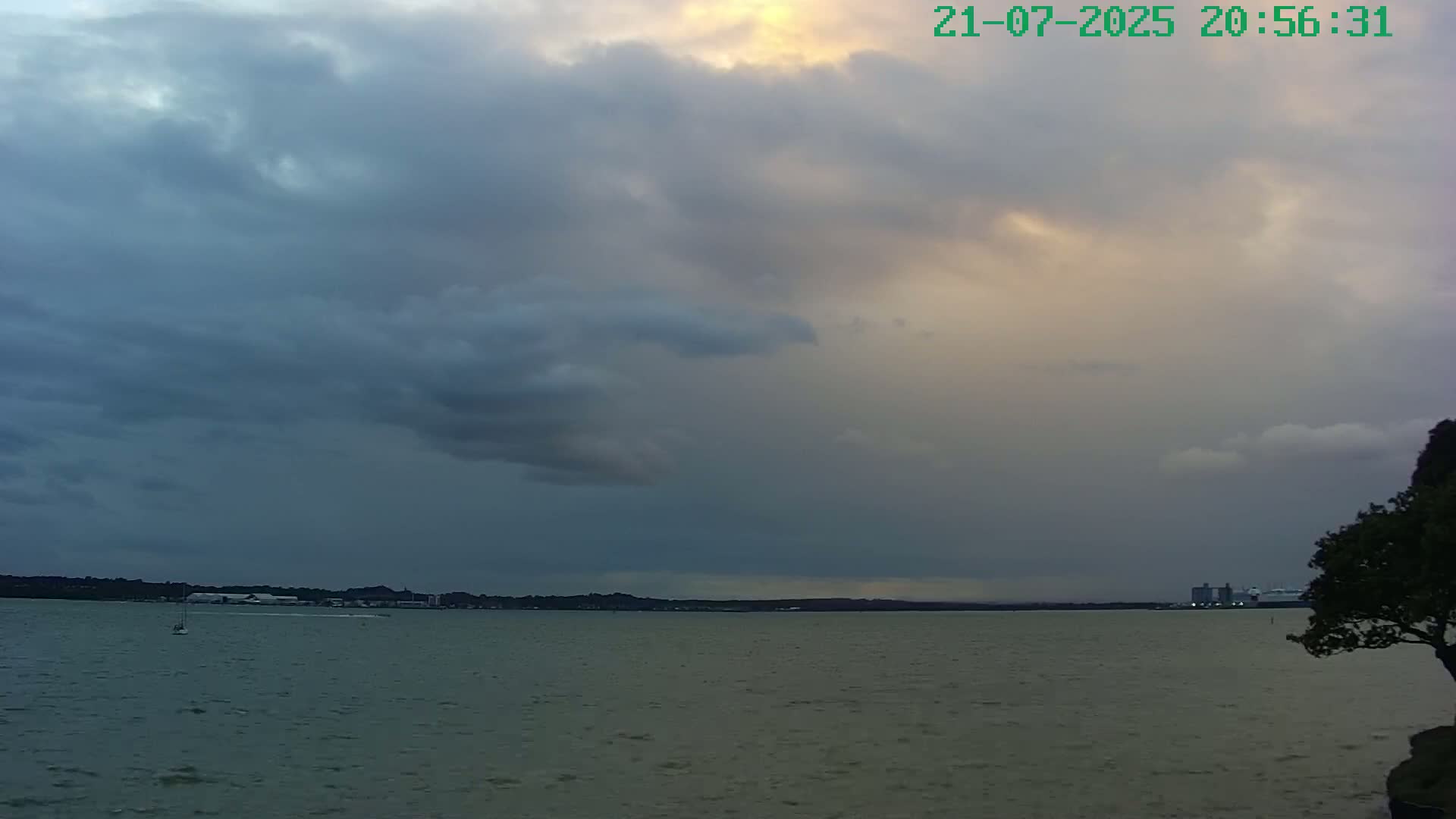 Netley,  The Solent Water Shipspotting Live Cam - Borough of Eastleigh, Hampshire, South East, England, United Kingdom