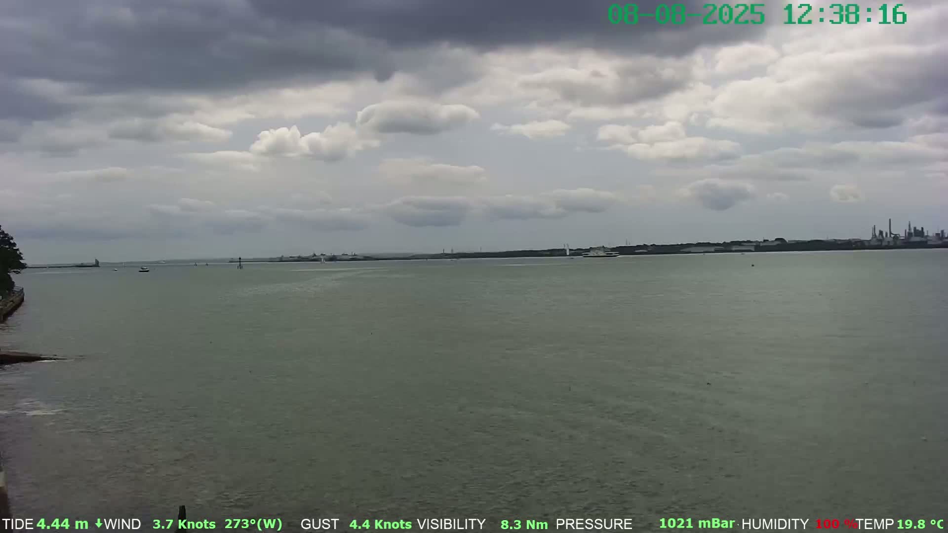Netley,  The Solent Water Shipspotting Live Cam - Borough of Eastleigh, Hampshire, South East, England, United Kingdom
