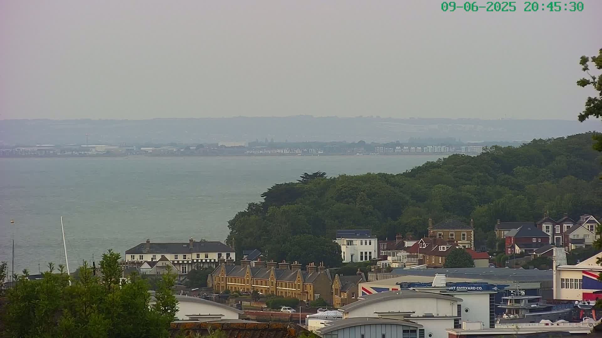 Cowes, The Solent Water Shipspotting Live Cam - Isle of Wight, South East, England, United Kingdom