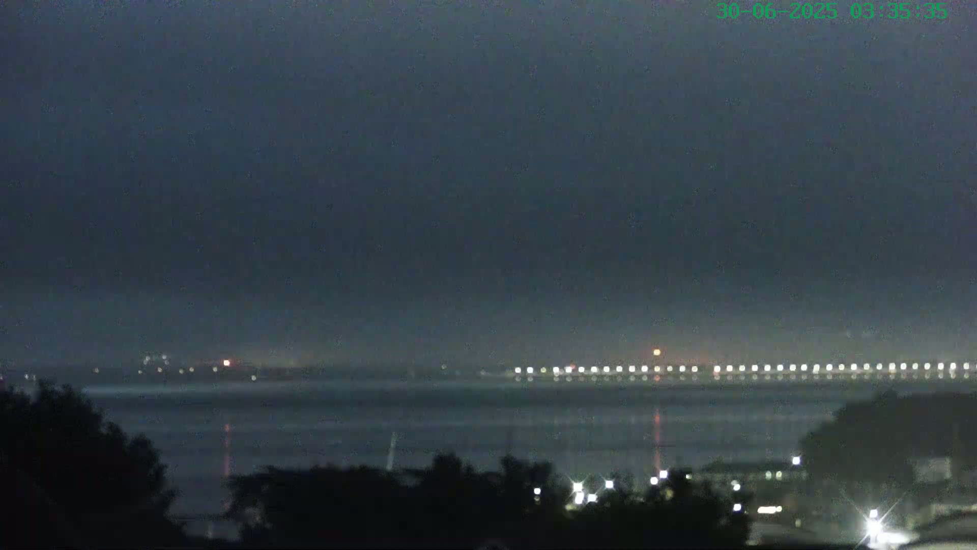 Cowes, The Solent Water Shipspotting Live Cam - Isle of Wight, South East, England, United Kingdom