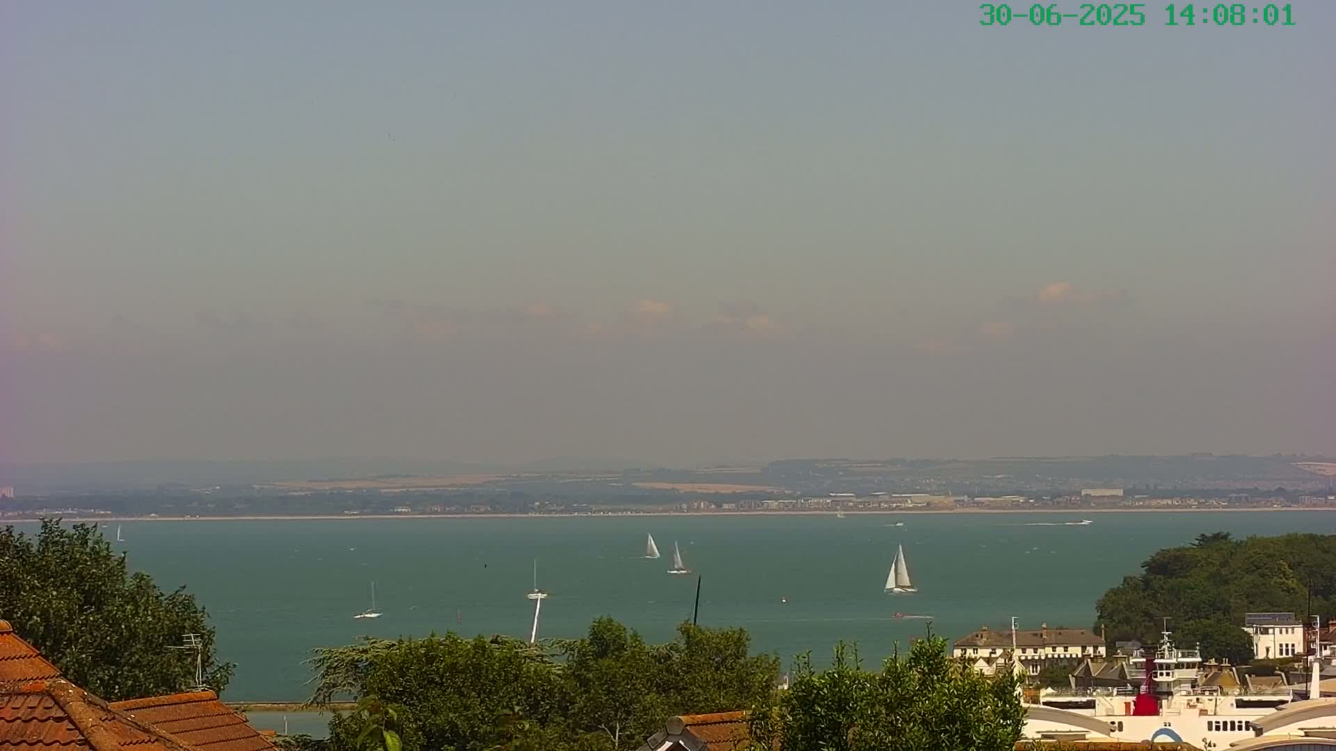 Cowes, The Solent Water Shipspotting Live Cam - Isle of Wight, South East, England, United Kingdom