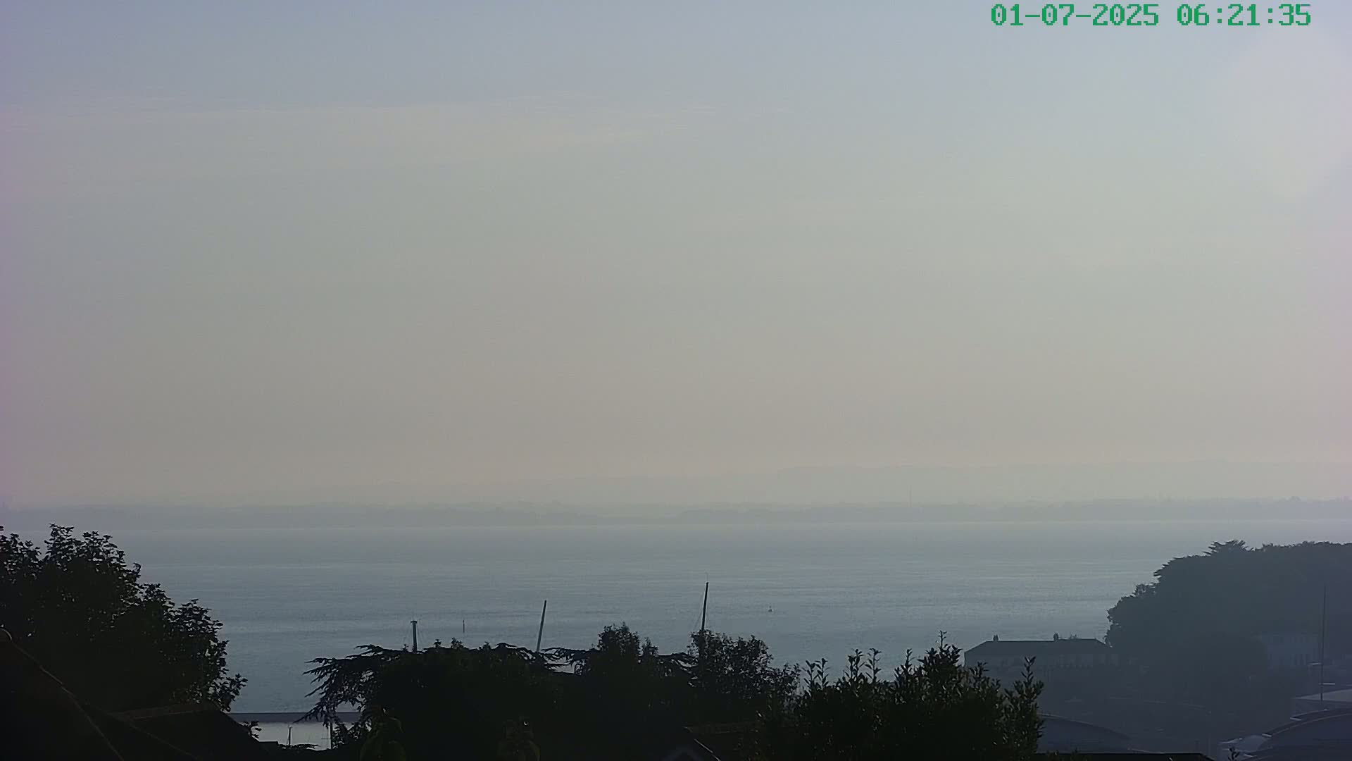 Cowes, The Solent Water Shipspotting Live Cam - Isle of Wight, South East, England, United Kingdom