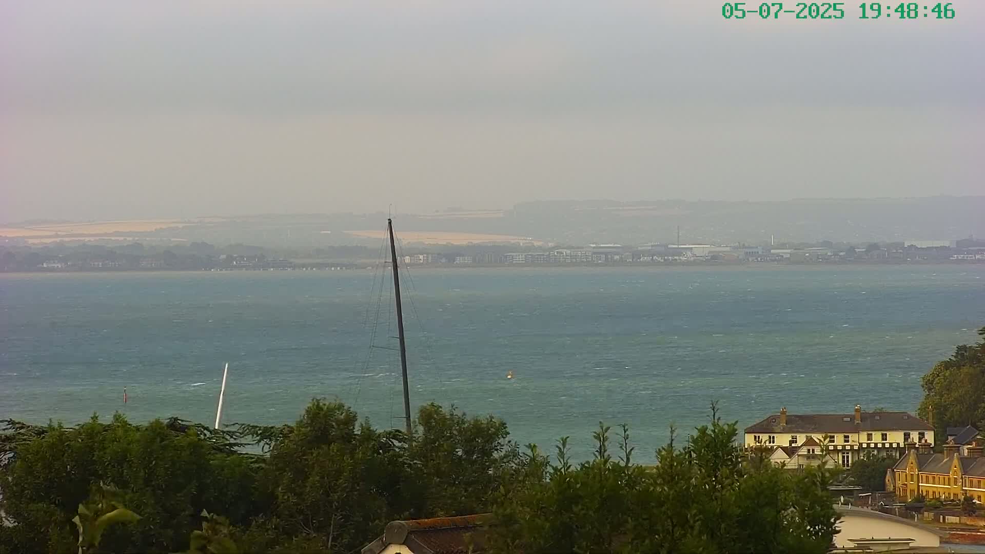 Cowes, The Solent Water Shipspotting Live Cam - Isle of Wight, South East, England, United Kingdom