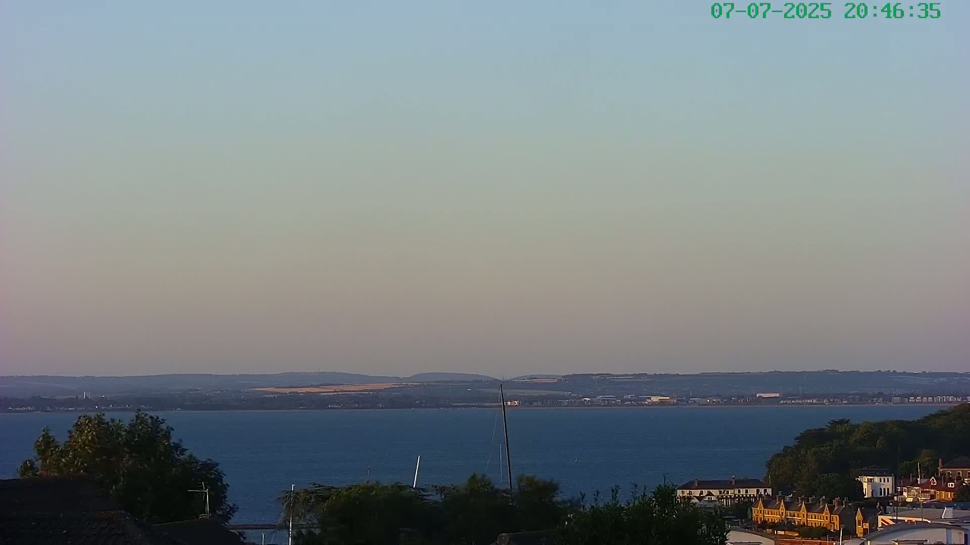 Cowes, The Solent Water Shipspotting Live Cam - Isle of Wight, South East, England, United Kingdom