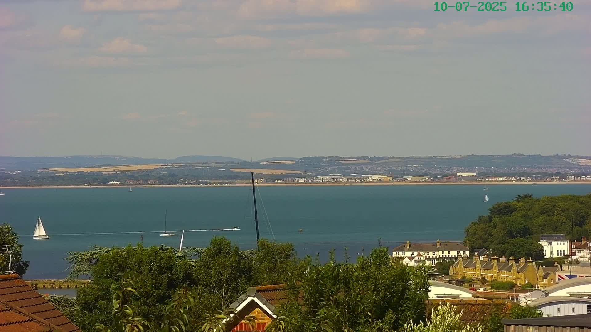 Cowes, The Solent Water Shipspotting Live Cam - Isle of Wight, South East, England, United Kingdom