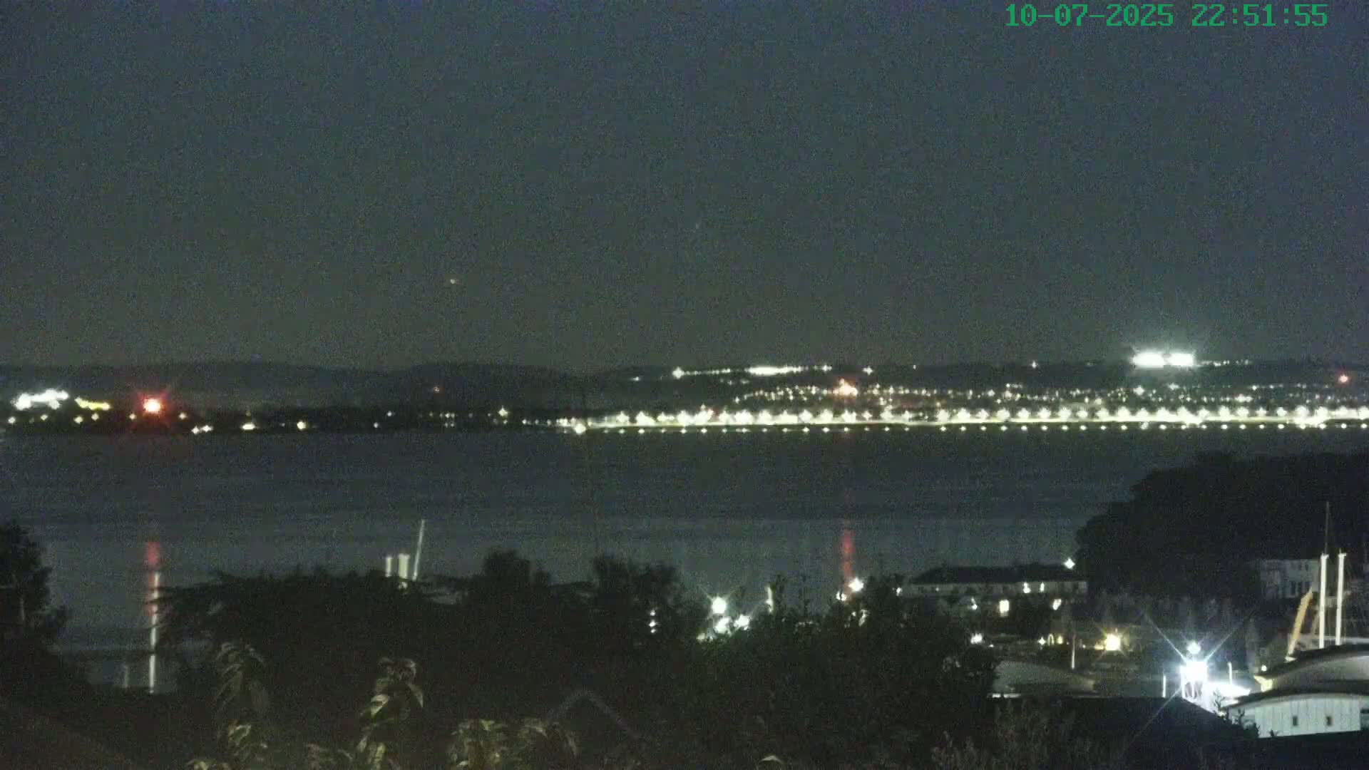 Cowes, The Solent Water Shipspotting Live Cam - Isle of Wight, South East, England, United Kingdom