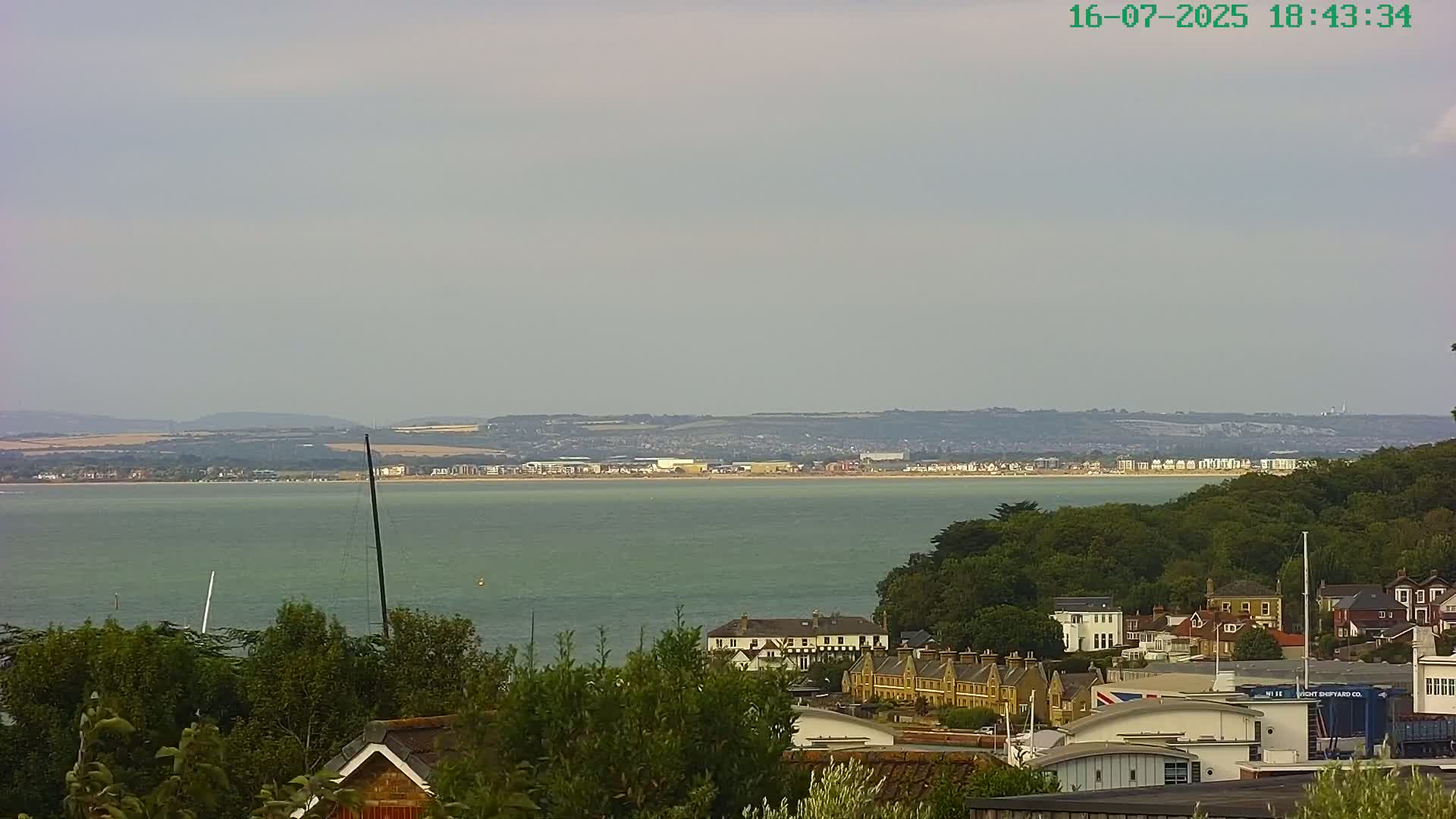 Cowes, The Solent Water Shipspotting Live Cam - Isle of Wight, South East, England, United Kingdom