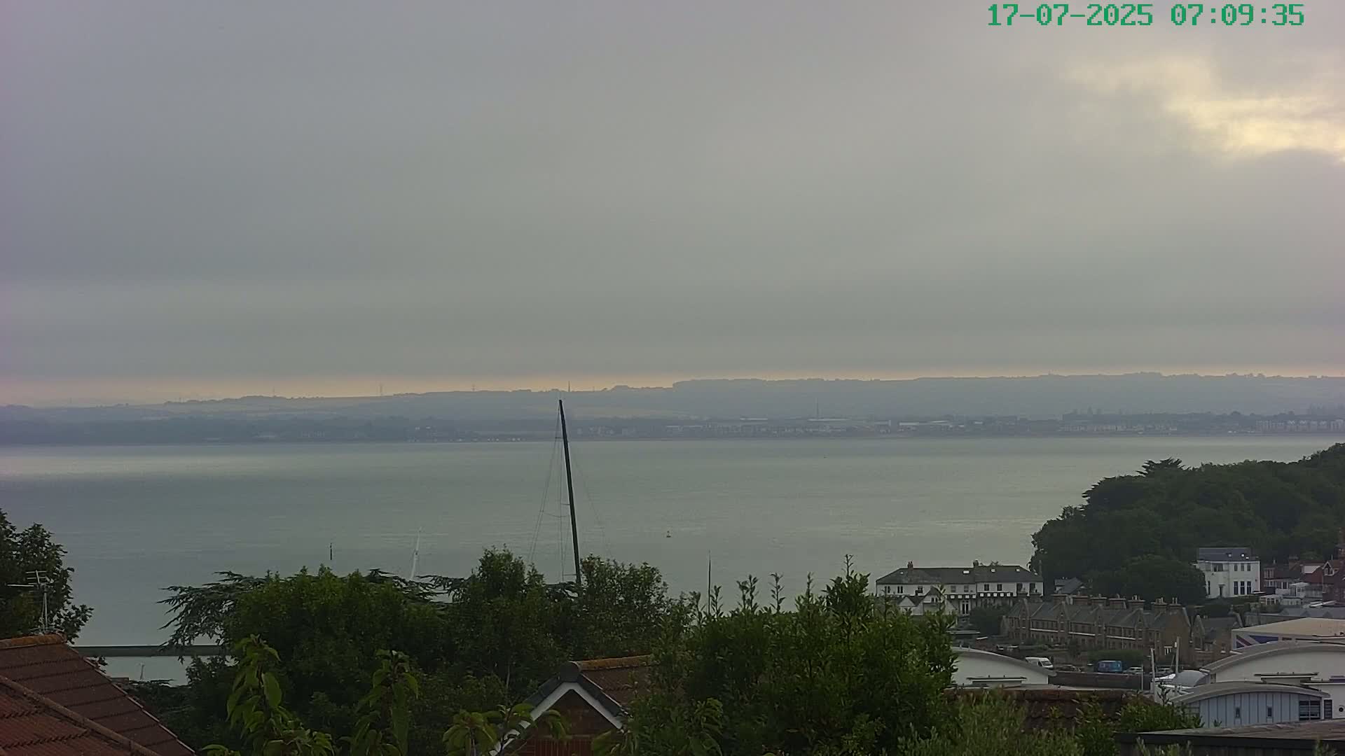 Cowes, The Solent Water Shipspotting Live Cam - Isle of Wight, South East, England, United Kingdom