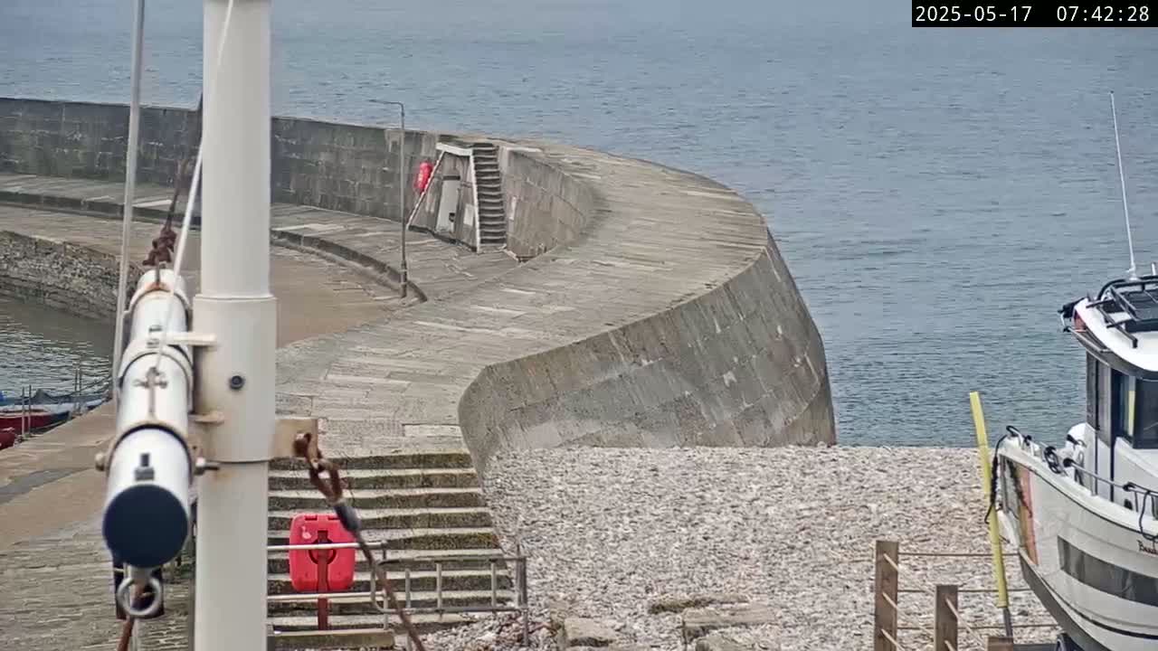 Lyme Regis Harbour Live Cam - Lyme Regis, Dorset, South West, England, United Kingdom