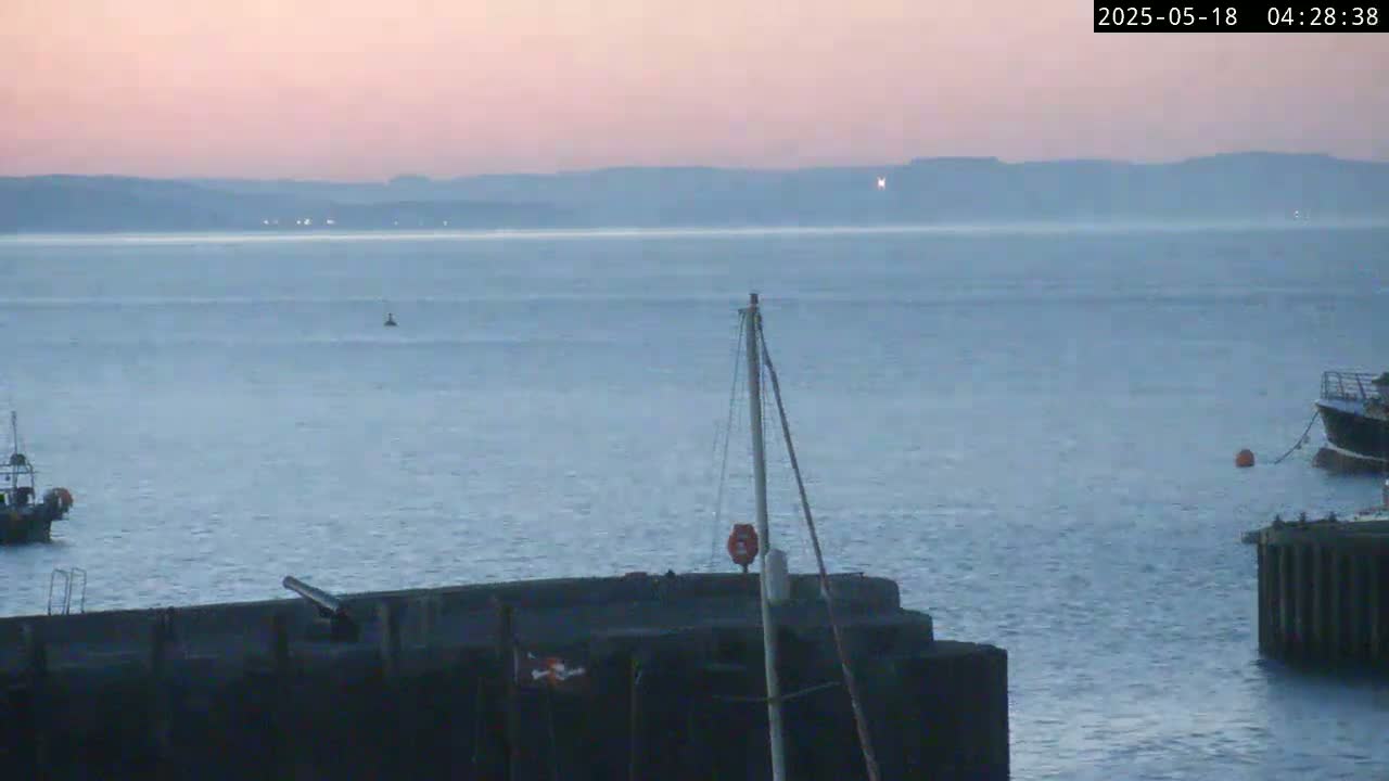 Lyme Regis Harbour Live Cam - Lyme Regis, Dorset, South West, England, United Kingdom