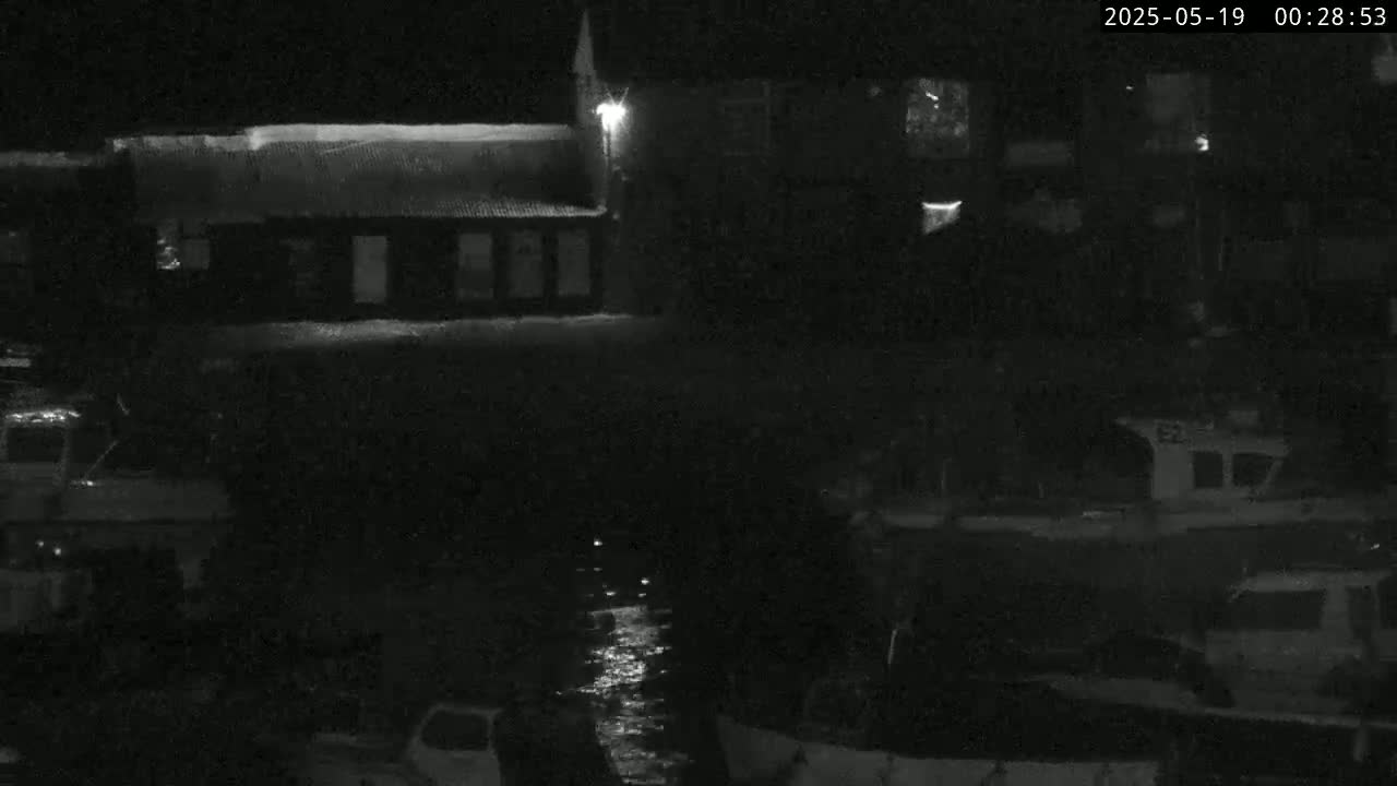 Lyme Regis Harbour Live Cam - Lyme Regis, Dorset, South West, England, United Kingdom