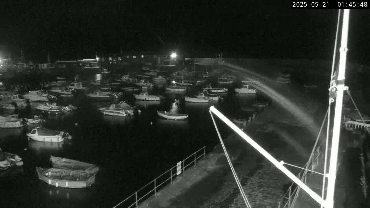 Lyme Regis Harbour Live Cam - Lyme Regis, Dorset, South West, England, United Kingdom