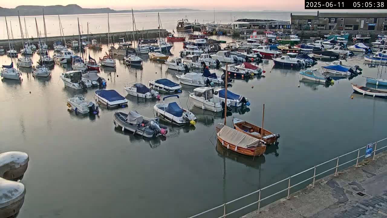 Lyme Regis Harbour Live Cam - Lyme Regis, Dorset, South West, England, United Kingdom