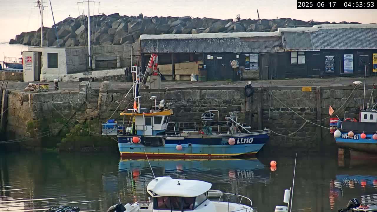 Lyme Regis Harbour Live Cam - Lyme Regis, Dorset, South West, England, United Kingdom