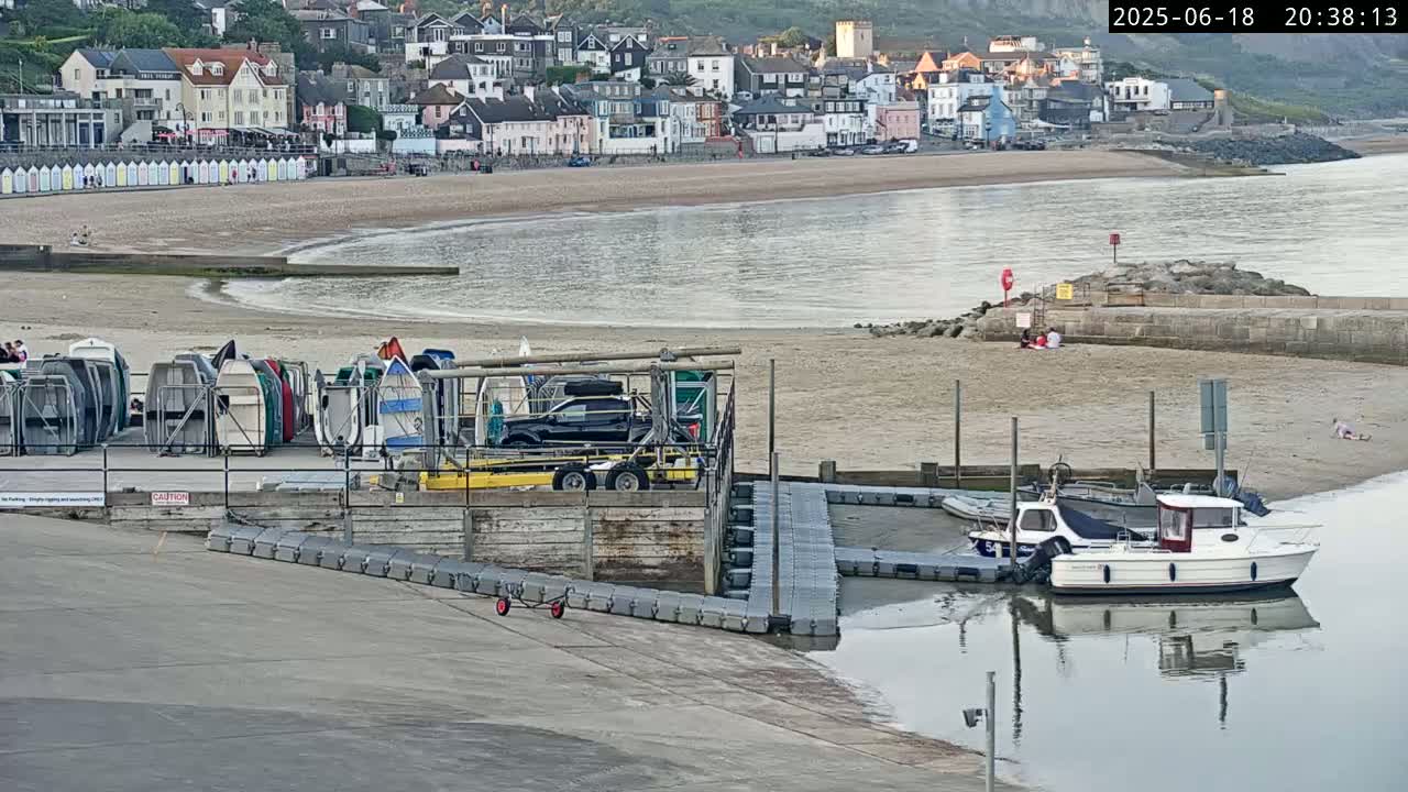Lyme Regis Harbour Live Cam - Lyme Regis, Dorset, South West, England, United Kingdom