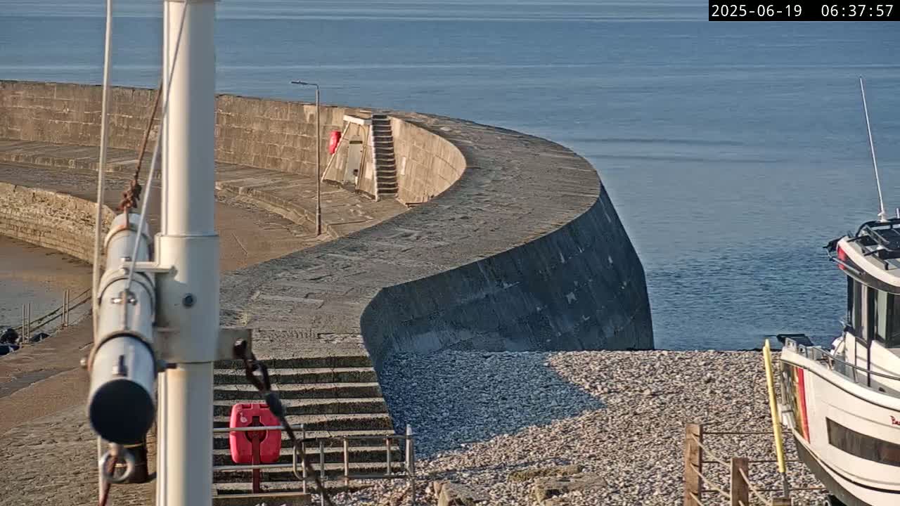 Lyme Regis Harbour Live Cam - Lyme Regis, Dorset, South West, England, United Kingdom