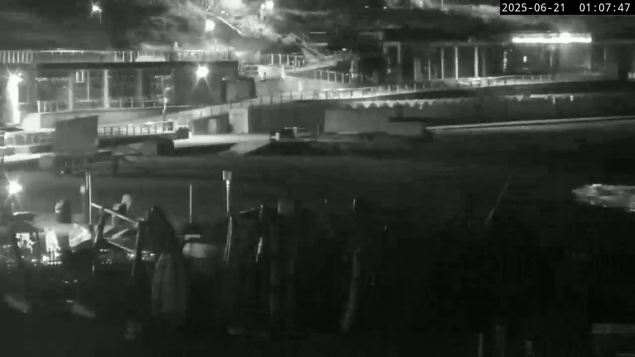 Lyme Regis Harbour Live Cam - Lyme Regis, Dorset, South West, England, United Kingdom