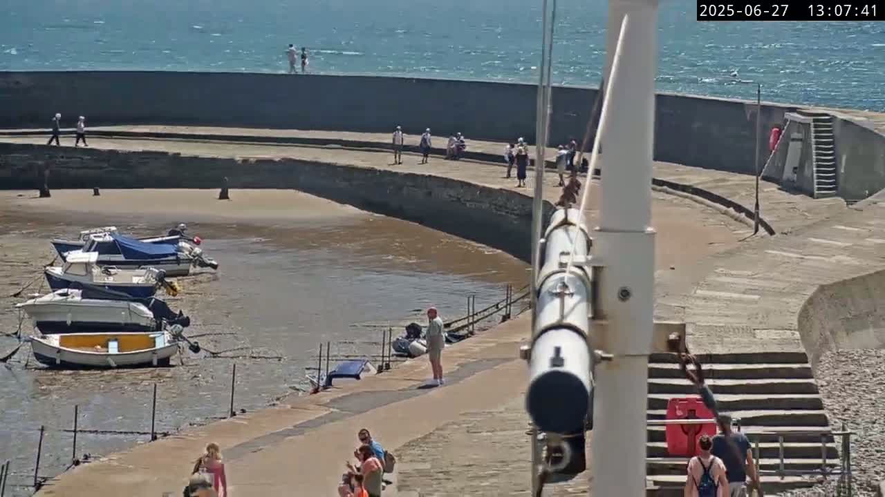 Lyme Regis Harbour Live Cam - Lyme Regis, Dorset, South West, England, United Kingdom
