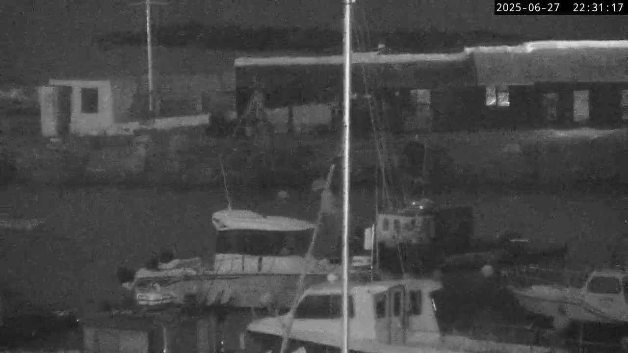 Lyme Regis Harbour Live Cam - Lyme Regis, Dorset, South West, England, United Kingdom