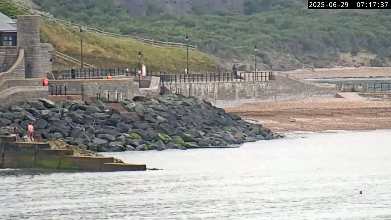 Lyme Regis Harbour Live Cam - Lyme Regis, Dorset, South West, England, United Kingdom