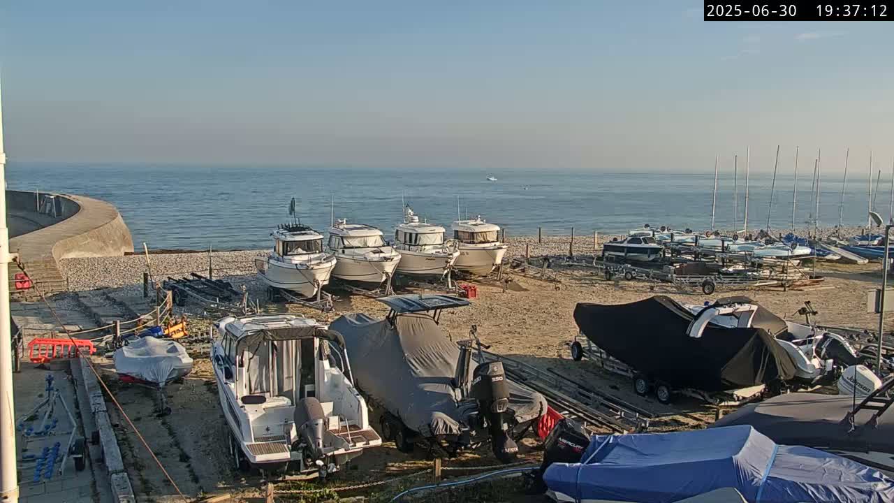 Lyme Regis Harbour Live Cam - Lyme Regis, Dorset, South West, England, United Kingdom