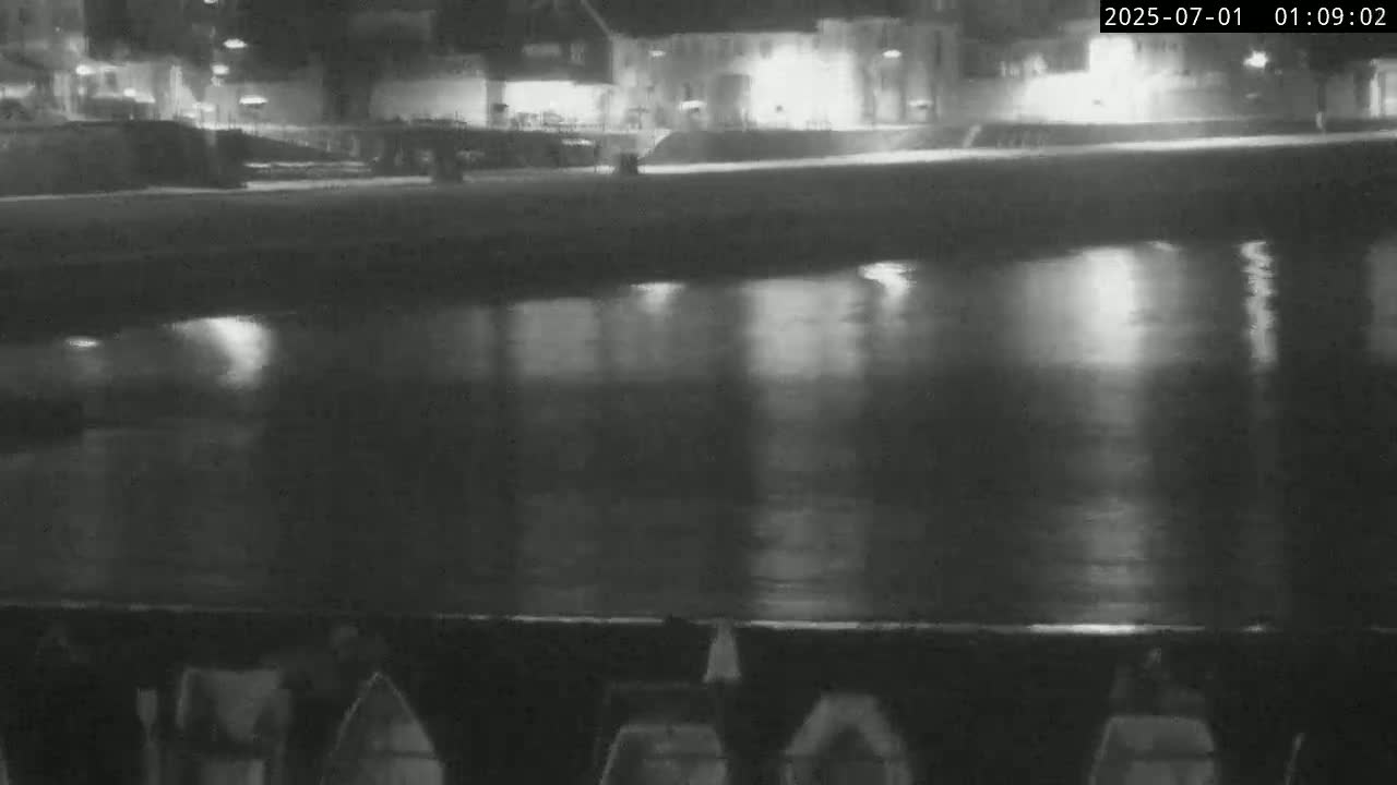 Lyme Regis Harbour Live Cam - Lyme Regis, Dorset, South West, England, United Kingdom