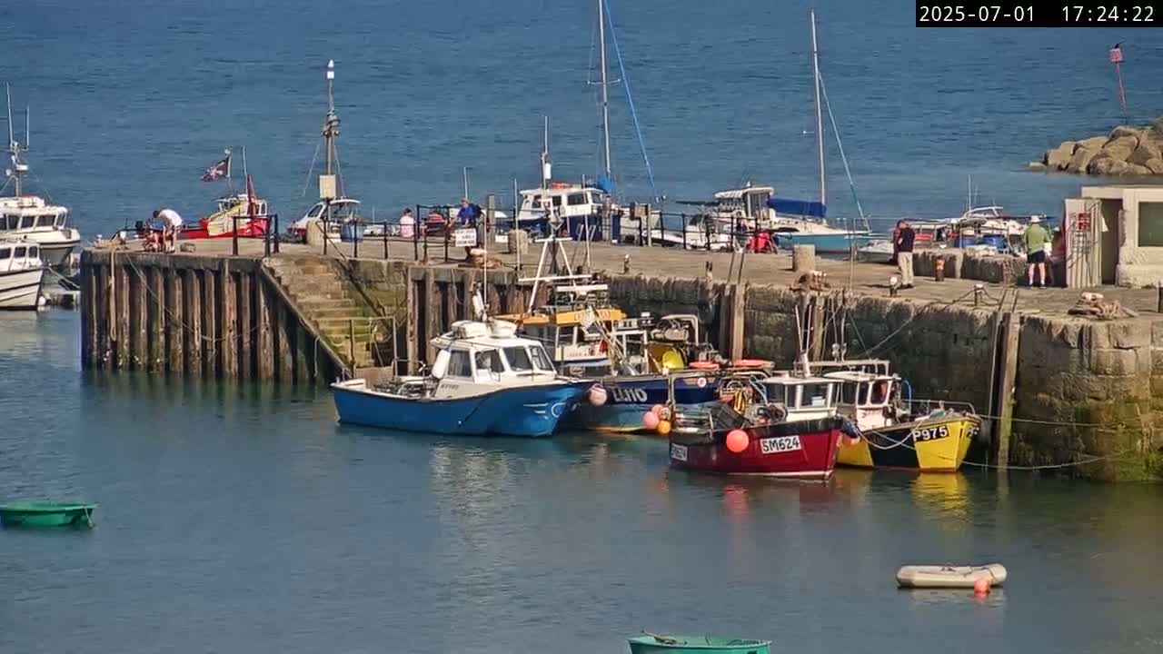 Lyme Regis Harbour Live Cam - Lyme Regis, Dorset, South West, England, United Kingdom