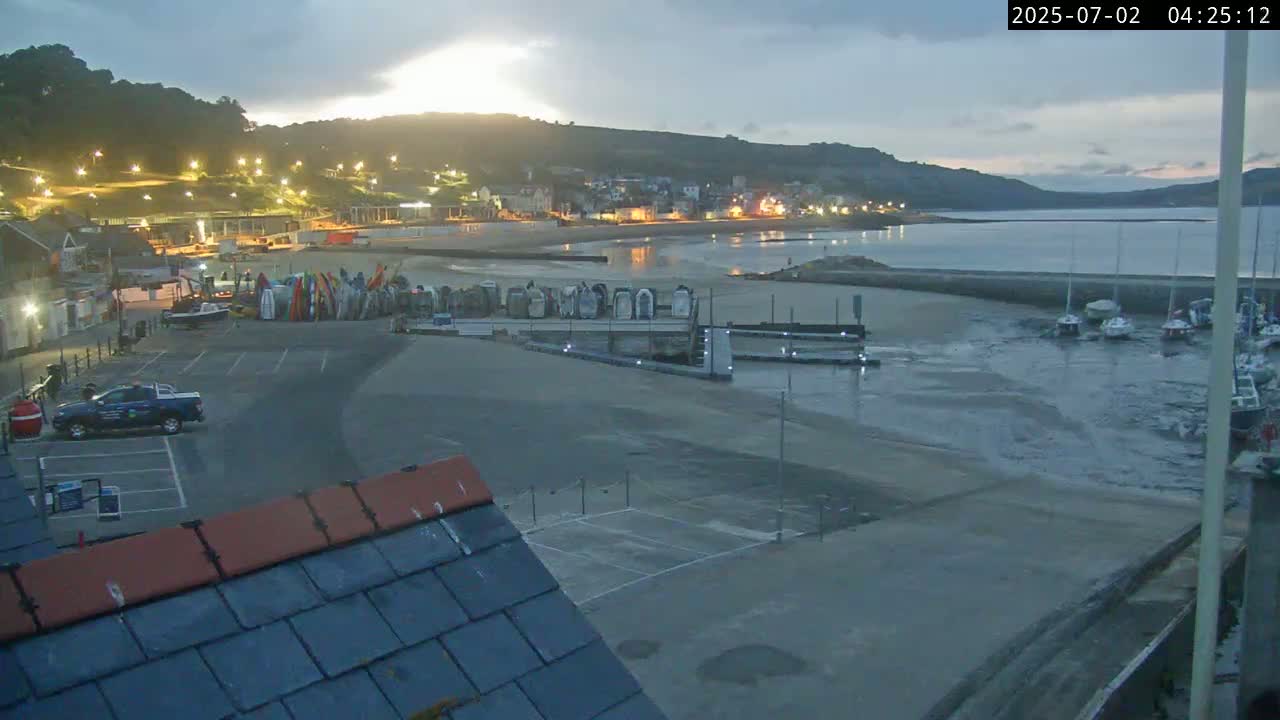 Lyme Regis Harbour Live Cam - Lyme Regis, Dorset, South West, England, United Kingdom