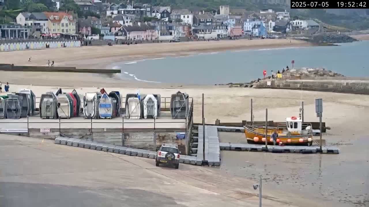 Lyme Regis Harbour Live Cam - Lyme Regis, Dorset, South West, England, United Kingdom