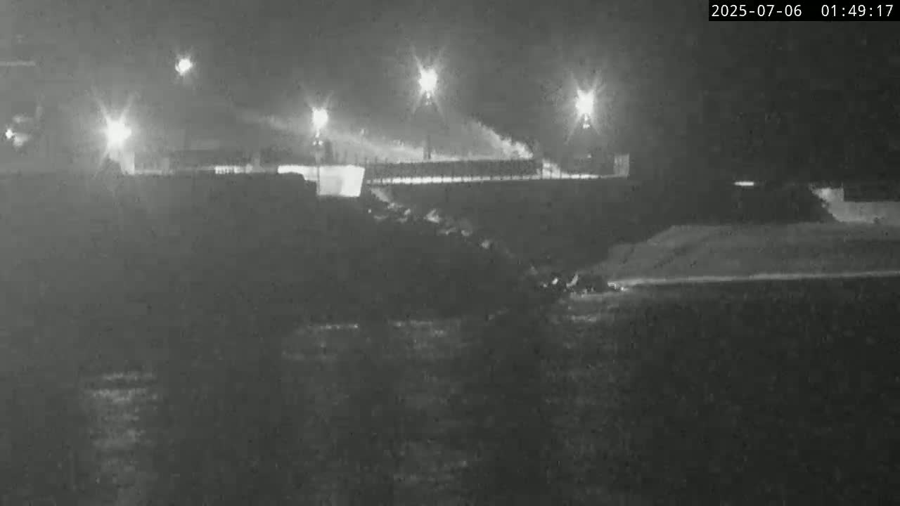 Lyme Regis Harbour Live Cam - Lyme Regis, Dorset, South West, England, United Kingdom