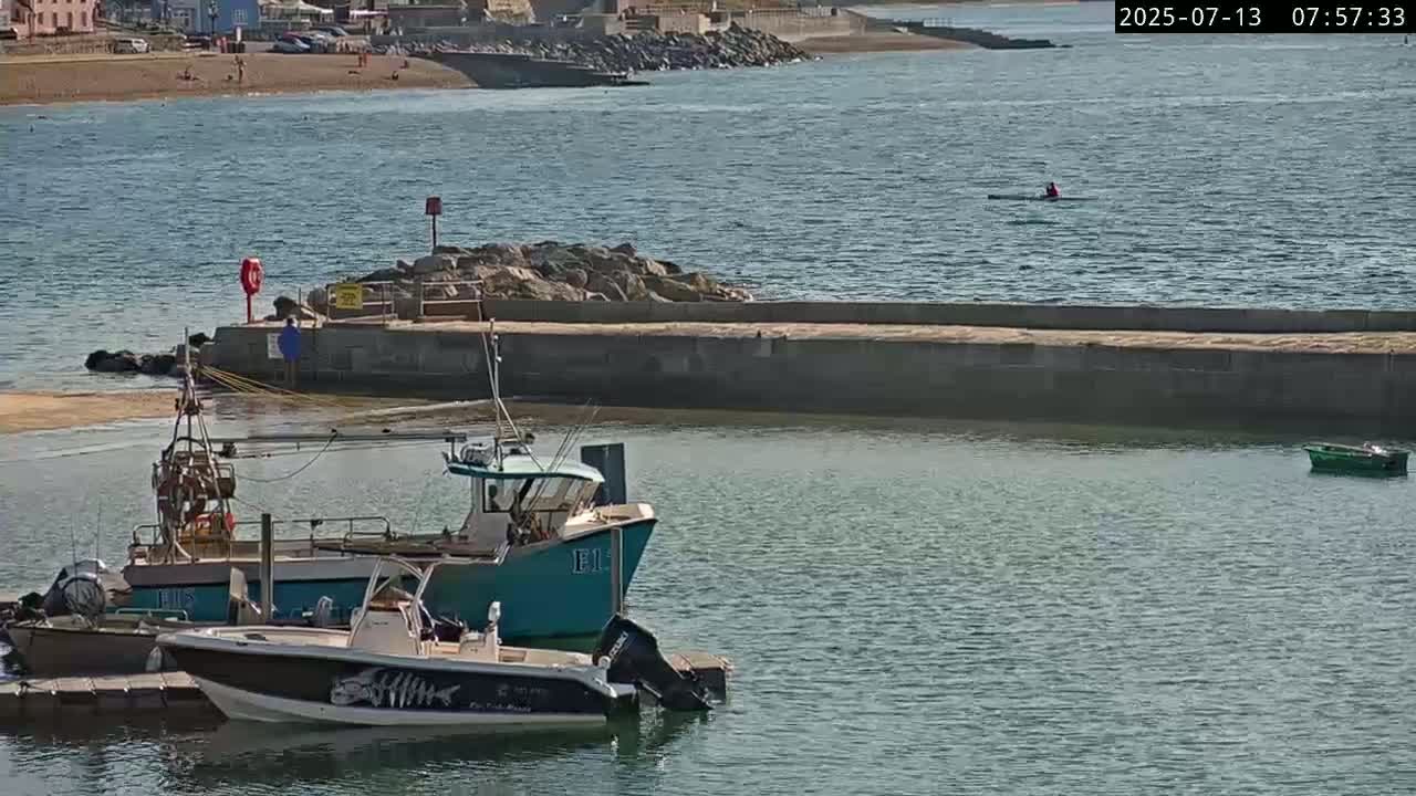 Lyme Regis Harbour Live Cam - Lyme Regis, Dorset, South West, England, United Kingdom