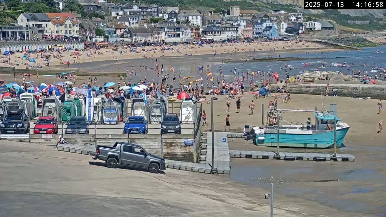 Lyme Regis Harbour Live Cam - Lyme Regis, Dorset, South West, England, United Kingdom
