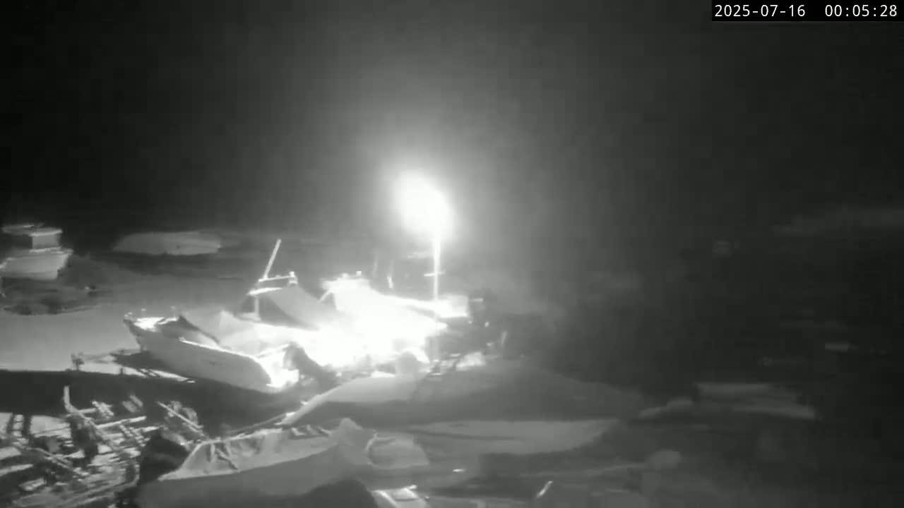 Lyme Regis Harbour Live Cam - Lyme Regis, Dorset, South West, England, United Kingdom