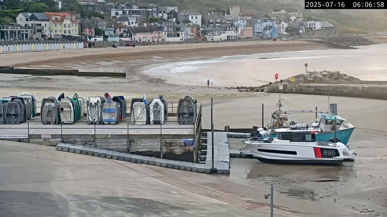 Lyme Regis Harbour Live Cam - Lyme Regis, Dorset, South West, England, United Kingdom