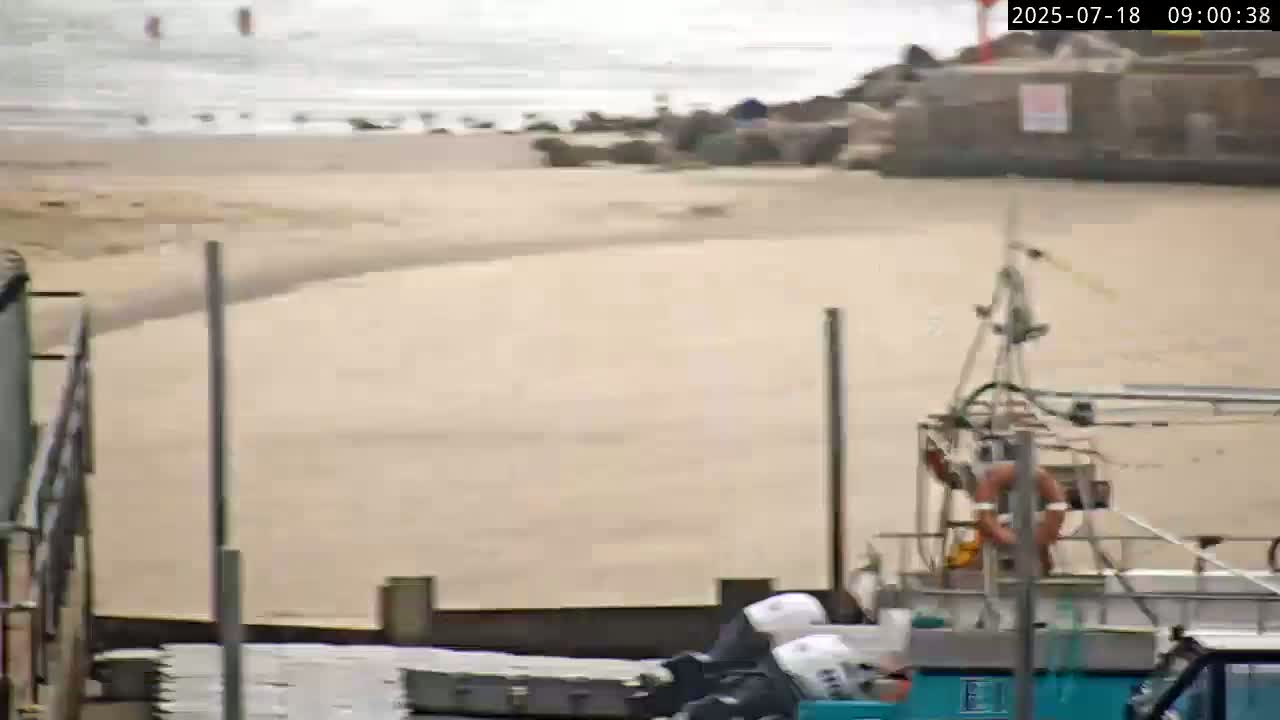 Lyme Regis Harbour Live Cam - Lyme Regis, Dorset, South West, England, United Kingdom