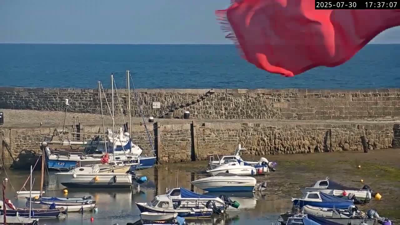 Lyme Regis Harbour Live Cam - Lyme Regis, Dorset, South West, England, United Kingdom