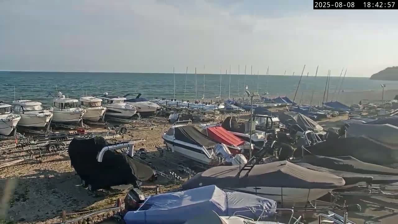 Lyme Regis Harbour Live Cam - Lyme Regis, Dorset, South West, England, United Kingdom