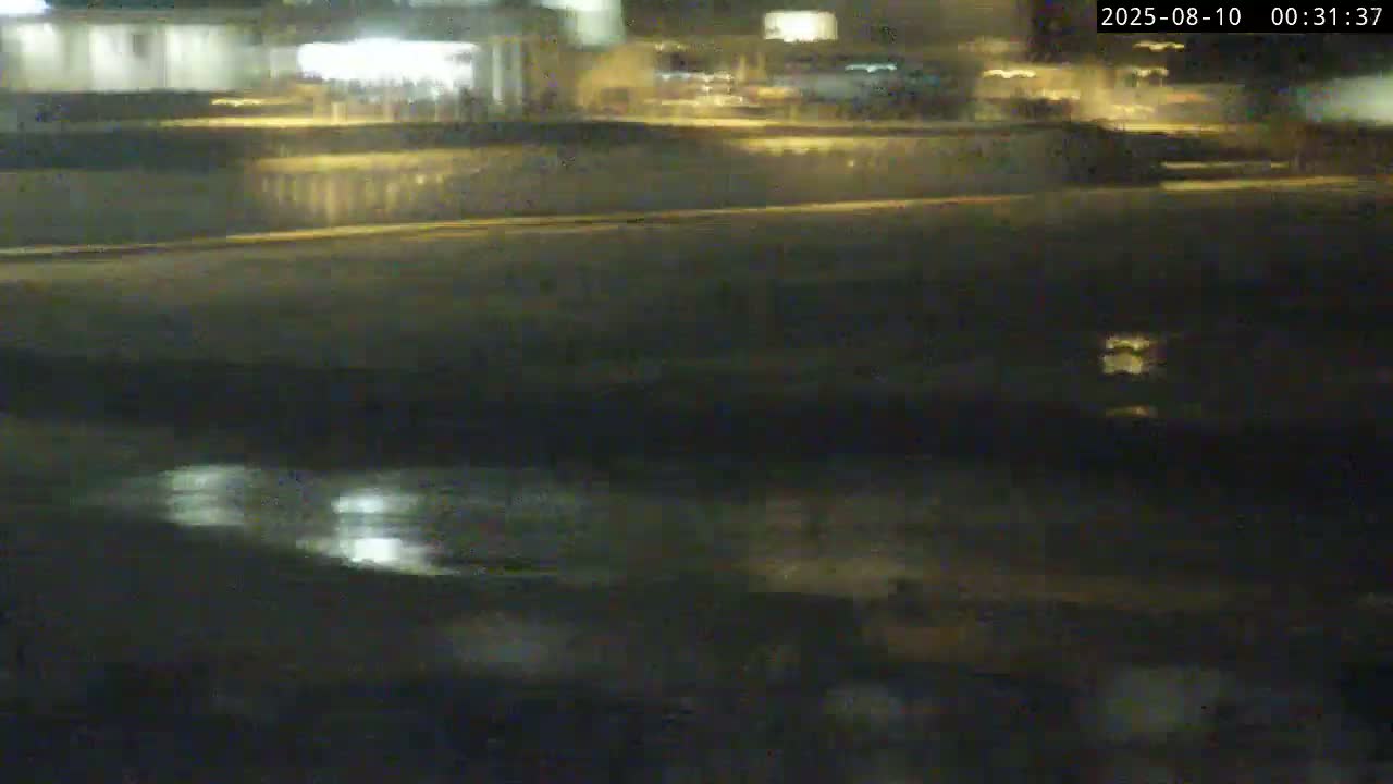 Lyme Regis Harbour Live Cam - Lyme Regis, Dorset, South West, England, United Kingdom