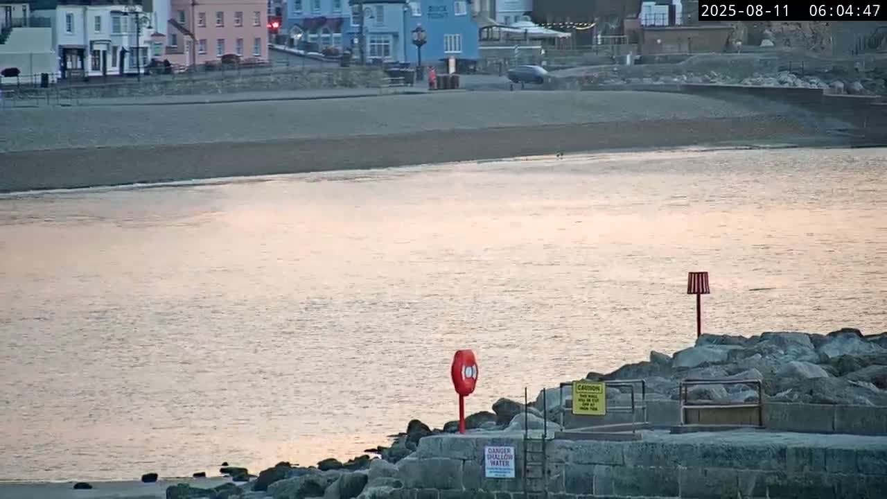 Lyme Regis Harbour Live Cam - Lyme Regis, Dorset, South West, England, United Kingdom