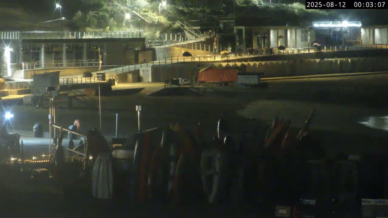 Lyme Regis Harbour Live Cam - Lyme Regis, Dorset, South West, England, United Kingdom