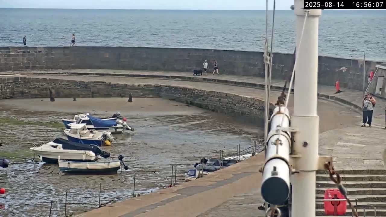 Lyme Regis Harbour Live Cam - Lyme Regis, Dorset, South West, England, United Kingdom
