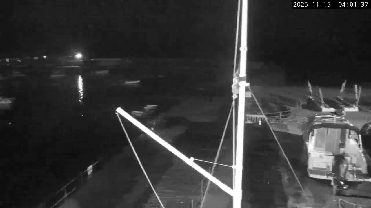 Lyme Regis Harbour Live Cam - Lyme Regis, Dorset, South West, England, United Kingdom